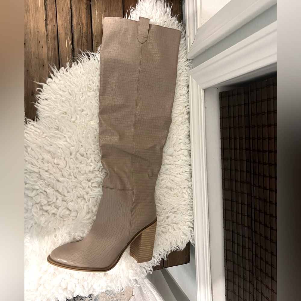 Brand New & Unworn Knee High Heeled Boots